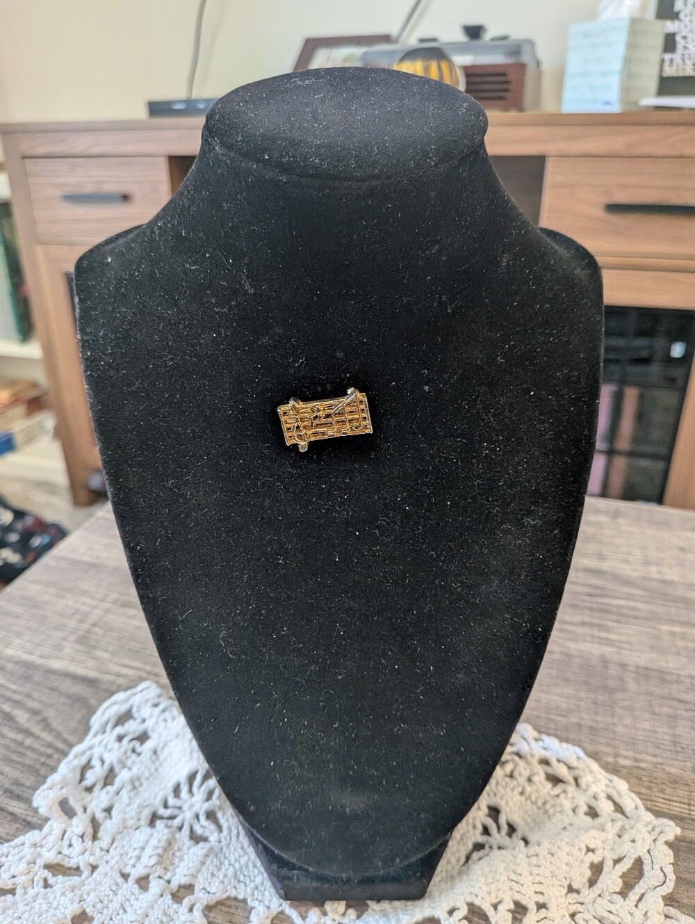 Gold Tone Musical Notes Pin Brooch - Picture 2 of 3
